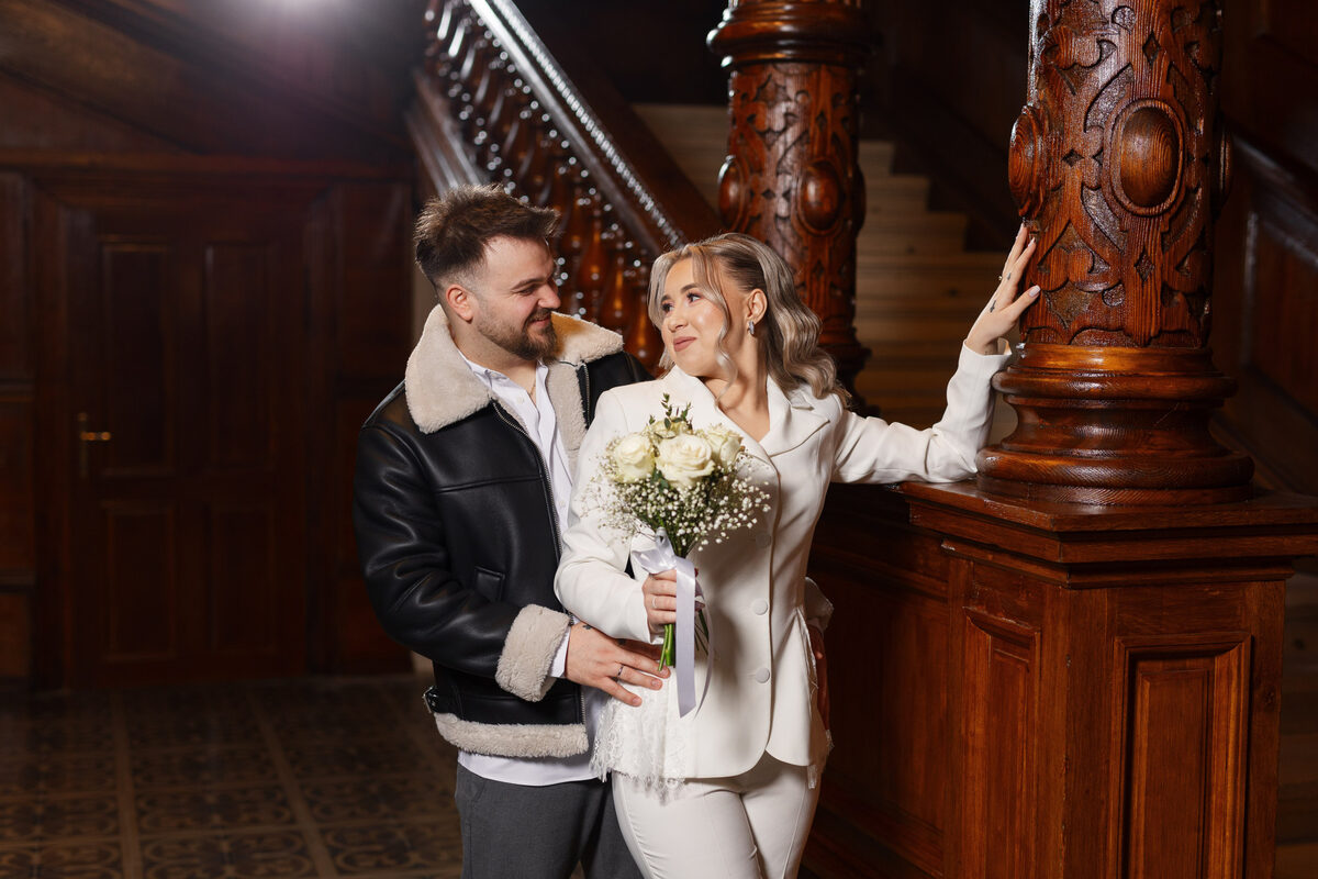Cununie civilă la palat în Cluj, miri fotografiați editorial