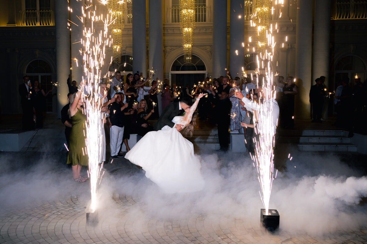 Nuntă la Opera Events Oradea, de la pregătiri până la artificii (9)